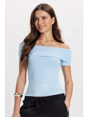 Tudors Kadın Slim Fit Dar Kesim Pamuklu Kayık Yaka Kısa Kollu Likralı Mavi Bluz