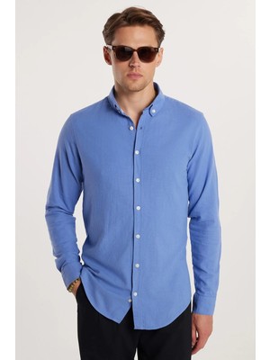 Tudors Erkek Slim Fit Dar Kesim %100 Pamuk Keten Doku Düğmeli Yaka Koyu Mavi Gömlek