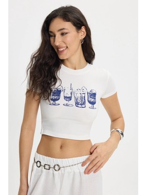 Tudors Kadın Slim Fit Dar Kesim %100 Pamuk Bisiklet Yaka Kısa Kollu Baskılı Ekru Crop Tişört Bluz
