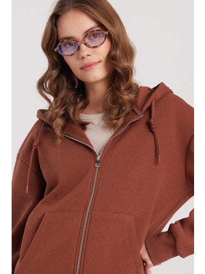 Tudors Kadın Relax Fit Rahat Kesim Pamuklu İçi Polarlı Çift Cepli Fermuarlı Kahverengi Kapüşonlu Sweatshirt