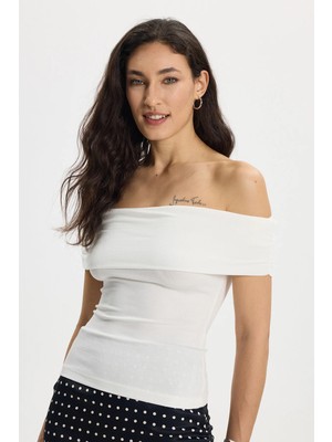 Tudors Kadın Slim Fit Dar Kesim Pamuklu Kayık Yaka Kısa Kollu Beyaz Tişört Bluz