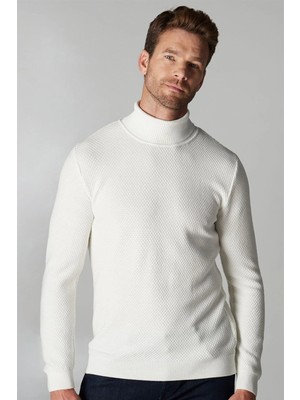 Tudors Erkek Slim Fit Balıkçı Yaka Desenli Beyaz Triko Kazak