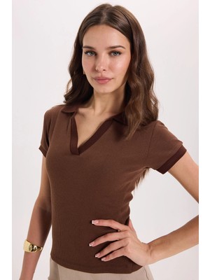 Tudors Kadın Slim Fit Dar Kesim Pamuklu Kısa Kollu Kahverengi Polo Yaka Tişört