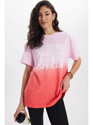 Tudors Kadın Slim Fit Dar Kesim %100 Pamuk Bisiklet Yaka Kısa Kollu Baskılı Pembe Tişört