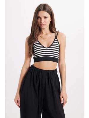 Tudors Kadın Slim Fit Dar Kesim Sırtı Çapraz Bağlamalı Askılı V Yaka Çizgili Siyah Crop