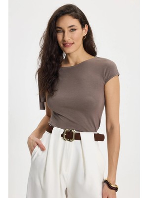 Tudors Kadın Slim Fit Dar Kesim Kısa Kollu Kayık Yaka Kahverengi Bluz