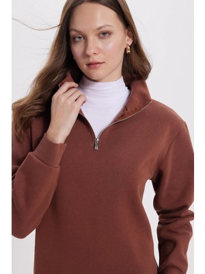 Tudors Kadın Relax Fit Rahat Kesim Pamuklu İçi Polarlı Yarım Fermuarlı Kahverengi Dik Yaka Sweatshirt