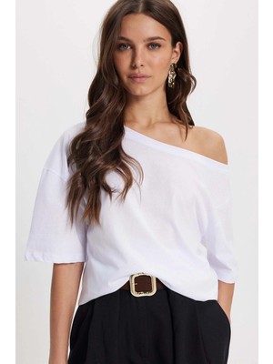 Tudors Kadın Slim Fit Dar Kesim %100 Pamuk Kayık Yaka Kısa Kollu Beyaz Tişört Bluz