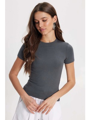 Tudors Kadın Slim Fit Dar Kesim Pamuklu Kısa Kollu Bisiklet Yaka Gri Tişört Bluz