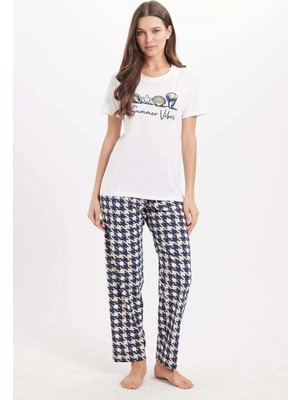 Tudors Kadın Regular Fit Klasik Kesim Pamuklu Bisiklet Yaka Kısa Kollu Baskılı Beyaz Pijama Takımı