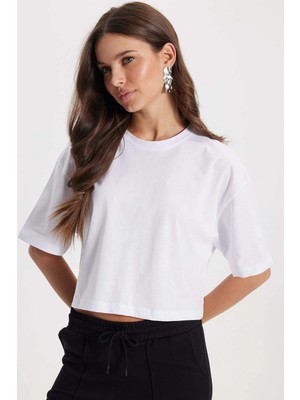 Tudors Kadın Slim Fit Dar Kesim %100 Pamuk Kısa Kollu Bisiklet Yaka Beyaz Crop Tişört Bluz