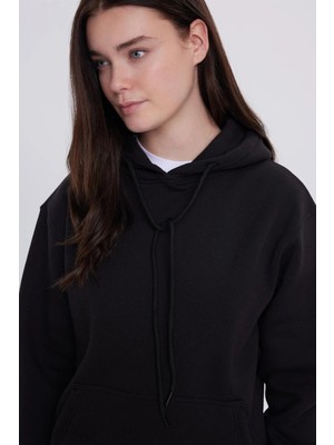 Tudors Kadın Relax Fit Rahat Kesim Pamuklu Kapüşonlu Kanguru Cepli Siyah Sweatshirt
