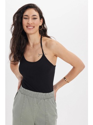 Tudors Kadın Slim Fit Dar Kesim Pamuklu Halter Yaka İnce Bağcıklı Siyah Crop