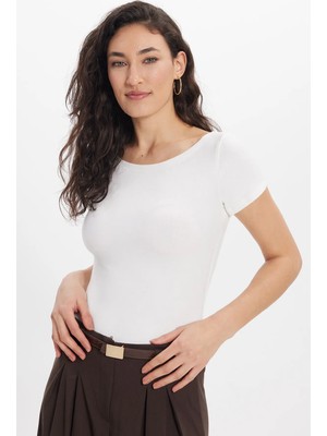 Tudors Kadın Slim Fit Dar Kesim Pamuklu Yumuşak Dokulu Kısa Kollu Kayık Yaka Beyaz Tişört Bluz