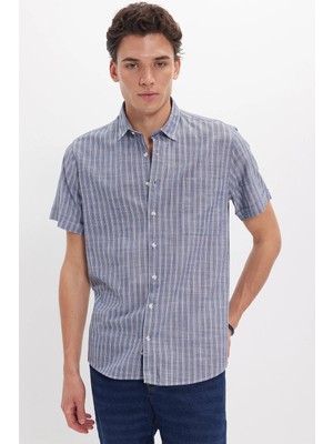 Tudors Erkek Regular Fit Klasik Kesim Oversize %100 Pamuk Keten Doku Tek Cepli Çizgili Kısa Kollu Lacivert Gömlek