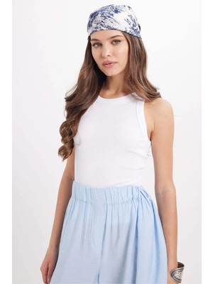 Tudors Kadın Slim Fit Dar Kesim Pamuklu Askılı Bisiklet Yaka Beyaz Crop Atlet