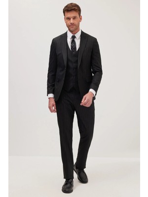 Tudors Erkek Slim Fit Siyah Esnek Likralı Kumaş Sivri Yaka Yelekli Takım Elbise