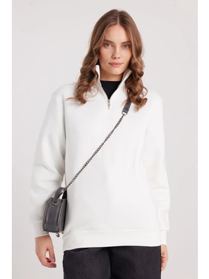 Tudors Kadın Relax Fit Rahat Kesim Pamuklu Içi Polarlı Yarım Fermuarlı Beyaz Dik Yaka Sweatshirt