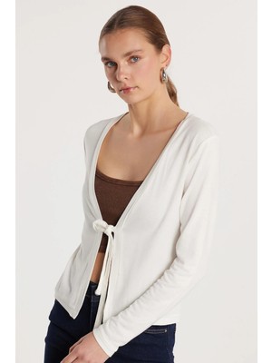 Tudors Kadın Slim Fit Dar Kesim Bağlamalı Uzun Kollu V Yaka Ekru Hırka