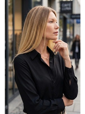 Tudors Kadın Slim Fit Dar Kesim Uzun Kollu Pamuklu Vücuda Oturan Dokulu Siyah Basic Gömlek