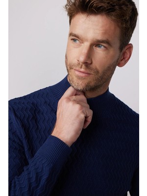 Tudors Erkek Slim Fit Dar Kesim Yarım Balıkçı Yaka Desenli Tüylenmeyen Lacivert Triko Kazak