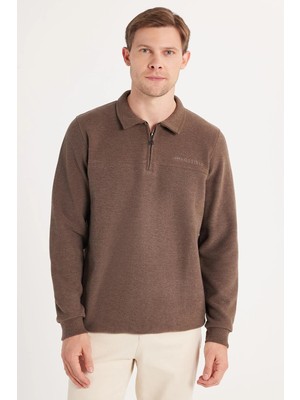 Tudors Erkek Standart Fit Pamuklu Selanik Kumaş Yarım Fermuarlı Polo Yaka Baskılı Tütün Rengi Sweatshirt
