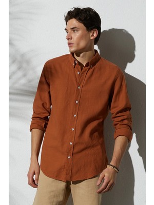 Tudors Erkek Slim Fit Dar Kesim Uzun Kollu %100 Pamuk Keten Doku Düğmeli Yaka Kiremit Renk Gömlek