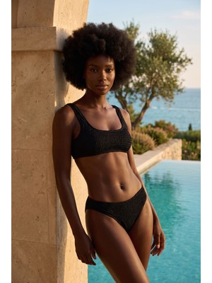 Kadın Siyah Renkli Gipeli Bikini Üst