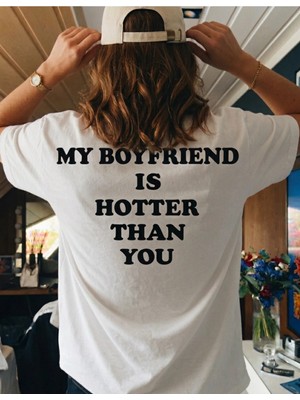  Sevgiliye Özel Esprili My Boyfriend Is Hotter Than You Sırt Baskılı Beyaz Kadın T-Shirt