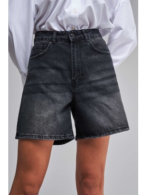 It's Basic Kadın Koyu Füme Renk Diana Mom Fit Midi Boy Denim Şort