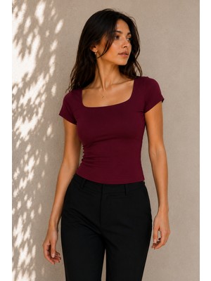 Hayalet Kadın Kare Yaka Basic T-Shirt – Fitted / Dar Kalıp (Göğüs Astarlı) Premium Bluz