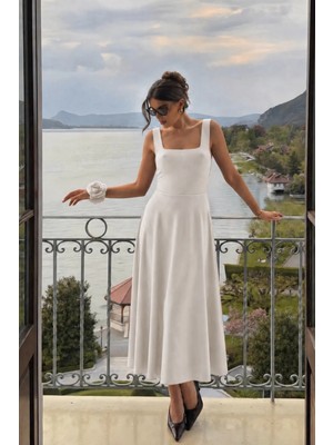 Laranor Kadın Ecru Füsun Modeli Kare Yaka Gül Aksesuar Detaylı Şık Maxi Boy Kloş Elbise 25L8250