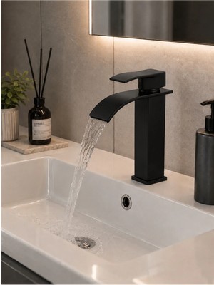 Ralken Lüx Kare Lavabo Bataryası Mat Siyah – Şelale Akışlı Kare Gövde Modern Banyo Musluğu | Çift Su Girişli Lavabo Musluğu