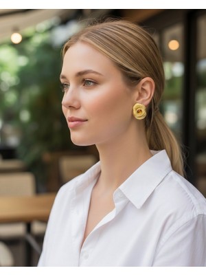 Lyra Helix Gold Ezme Düğme Çelik Küpe