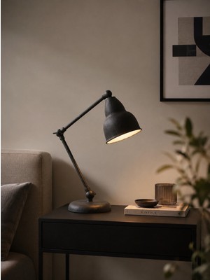 Avizade Raven Siyah Elektrikli Metal Masa Lambası – Modern Dekoratif Endüstriyel Retro Tasarım Abajur