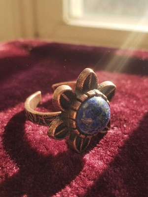 Meneva Aksesuar Lapis Lazuli Doğal Taşlı El Işçiliği Bakır Çerçeveli Çiçek Tasarım Ayarlanabilir Yüzük
