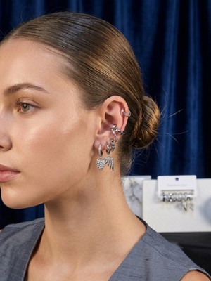 Mia Donna Jewelry Mia Donna Çelik Kanat ve Trok Figürlü Çoklu Halka Küpe Seti - 6lı