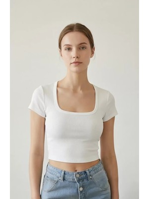 No 35 Concept Kadın Beyaz Yarım Kol Düz Yaka Crop Top Bluz – Şık, Rahat ve Kolay Kombinlenebilir