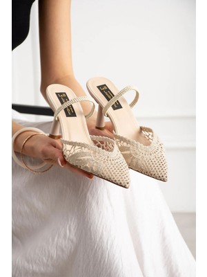 Lebibe Shoes LACELYN Kadın Bej Dantel Nakışlı Sivri Burun 7 cm İnce Topuklu Terlik Ayakkabı