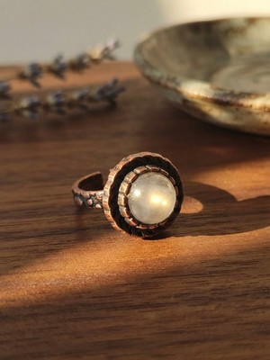 Meneva Aksesuar Kristal Kuvars Doğal Taşlı El Işçiliği Bakır Çerçeveli Ayarlanabilir Yüzük