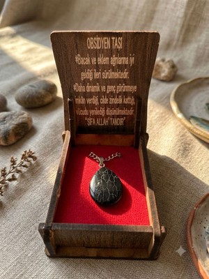 Meneva Aksesuar Obsidyen Taşı Doğal Taş Damla Model Ahşap Kutulu Kolye