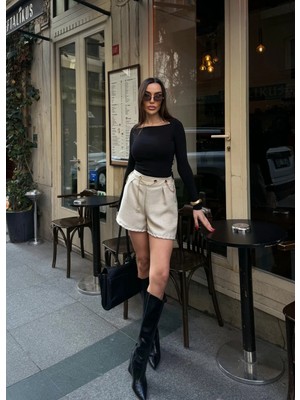 Nido Moda Kadın Kuşgözü Detaylı Gold Zincir Kemerli Şort