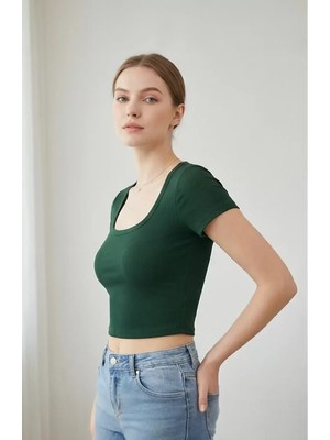 No 35 Concept Kadın Yeşil Yarım Kol Düz Yaka Crop Top Bluz – Şık, Rahat ve Kolay Kombinlenebilir