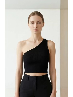 No 35 Concept Kadın Siyah Tek Omuz Crop Büstiyer – Modern ve Şık Tasarım
