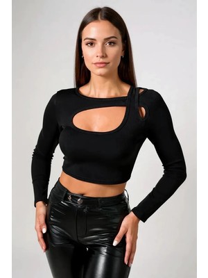No 35 Concept Kadın Siyah Göğüs Dekolteli Çapraz Askılı Uzun Kollu Crop Top Bluz – Şık, Rahat ve Kolay Kombinlenebilir