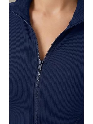 No 35 Concept Kadın Lacivert Uzun Kol Fermuarlı Parmak Geçme Detaylı Dik Yaka Crop Top Bluz – Şık, Rahat ve Kolay Kombinlenebilir