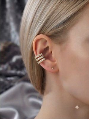 Kirkda Bir Üç Sıralı Zirkon Taşlı Kıkırdak Küpesi (Ear Cuff)