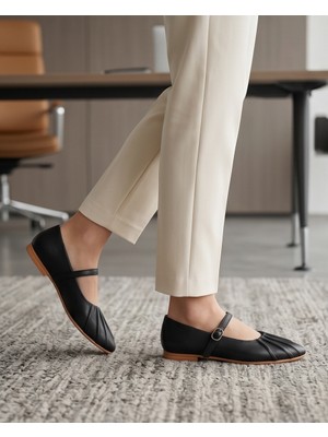 Futsi Shoes Allegra Siyah Hakiki Deri Bilekten Tokalı Piliseli Kadın Babet