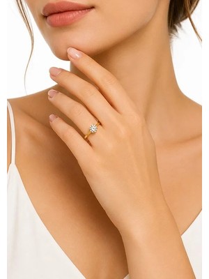 8 Ayar Altın Novera Model Yuvarlak Zirkon Taşlı Tektaş Kadın Yüzük