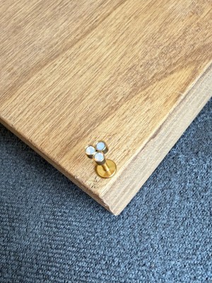 Zadenza Gold 316 L Cerrahi Çelik 3 Beyaz Opal Taşlı Labret Piercing